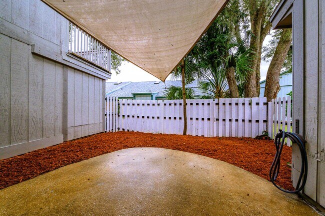 Building Photo - 9 Oakwood Park