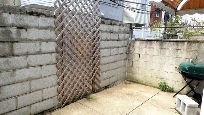 Building Photo - SWEET 2 BR / 1.5 BA HOUSE in South Philly w/ NEW KITCHEN & BATHS-Washer/Dryer & Yard!