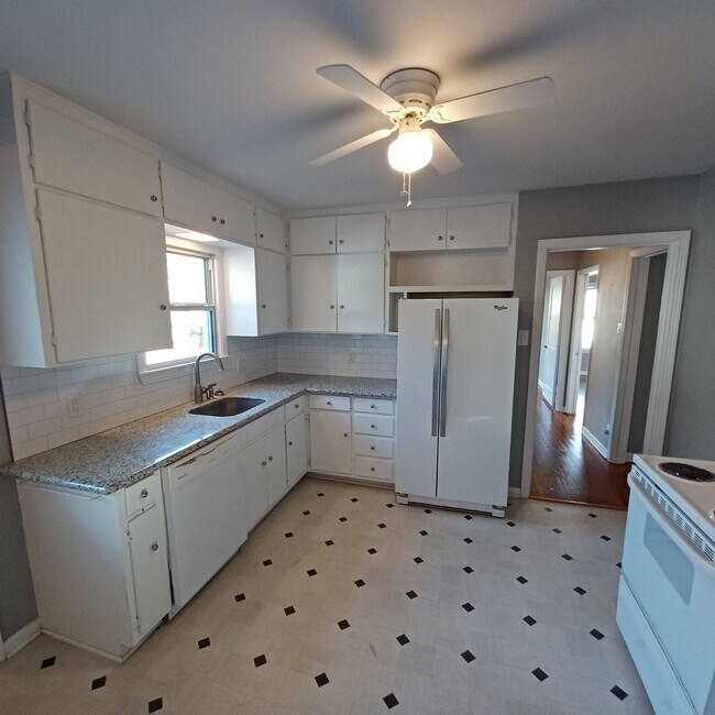 Building Photo - 353 Irvington Dr