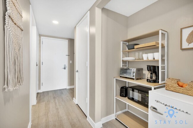 Building Photo - 2602 E Hallandale Beach Blvd
