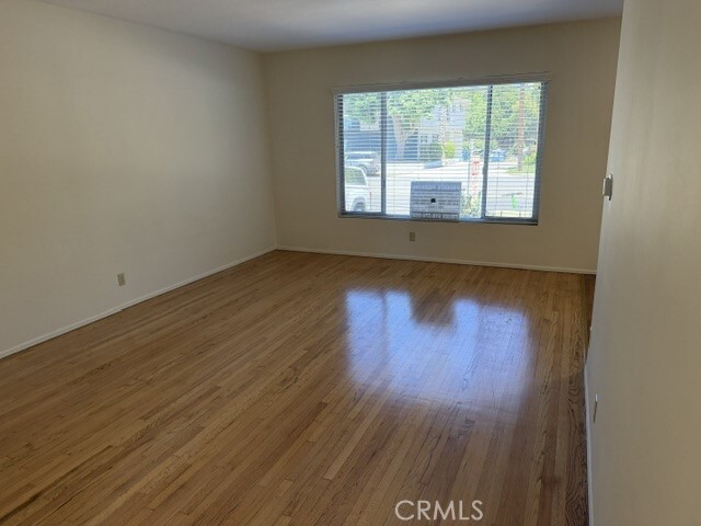 Building Photo - 13418 Moorpark St