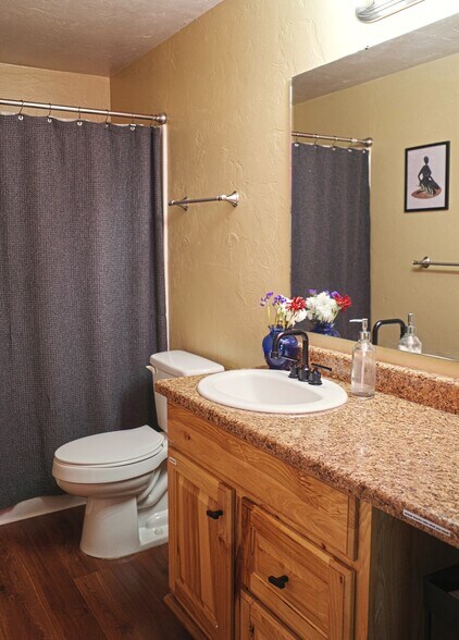 Building Photo - 2555 SW Pickford St