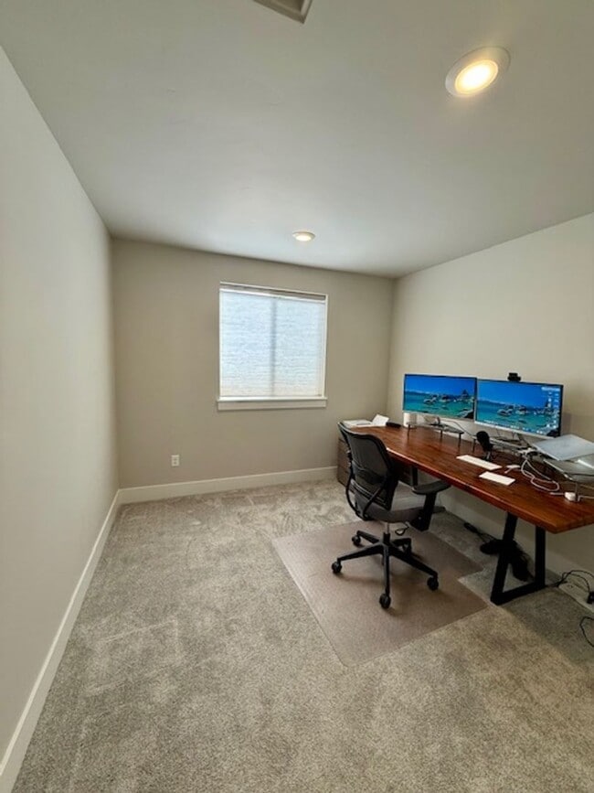 Building Photo - Beautiful Easton 3 Bedroom Home | Primary Suite on Main | Loft + A/C | Community Pools & Amenities