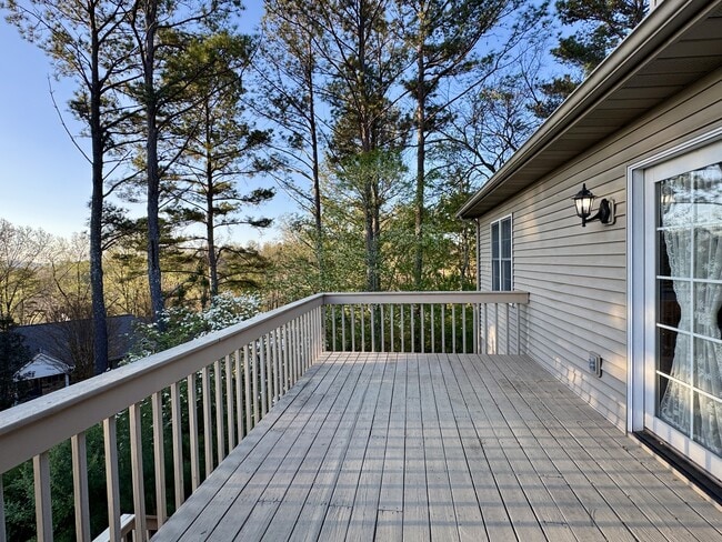 Building Photo - 144 Gigi Ln