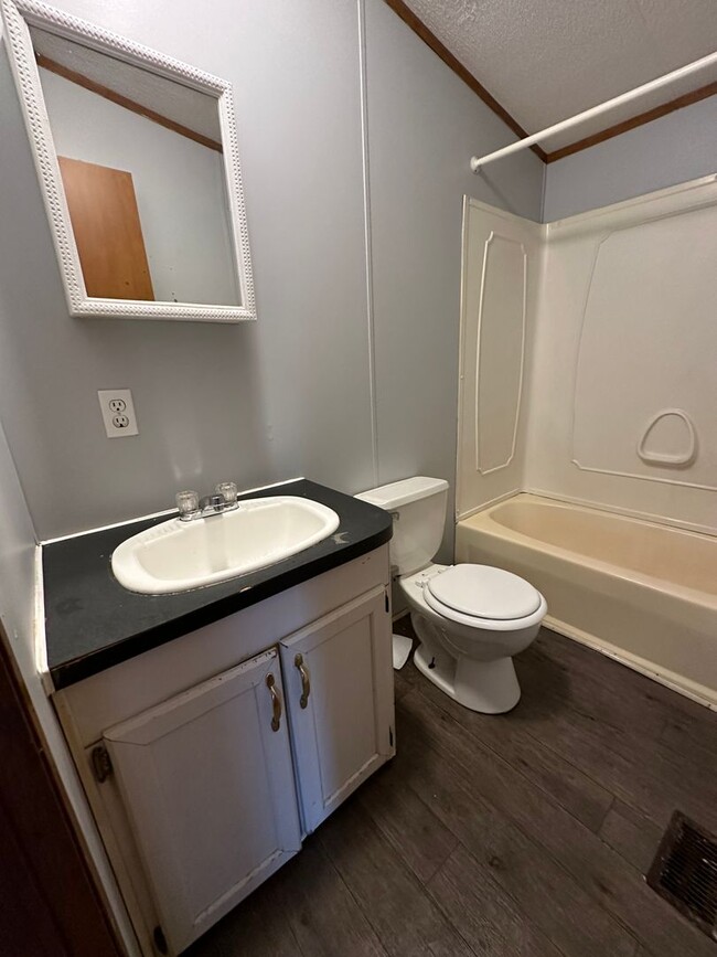 Building Photo - Spacious 3 bedroom, 2 bath singlewide in A...