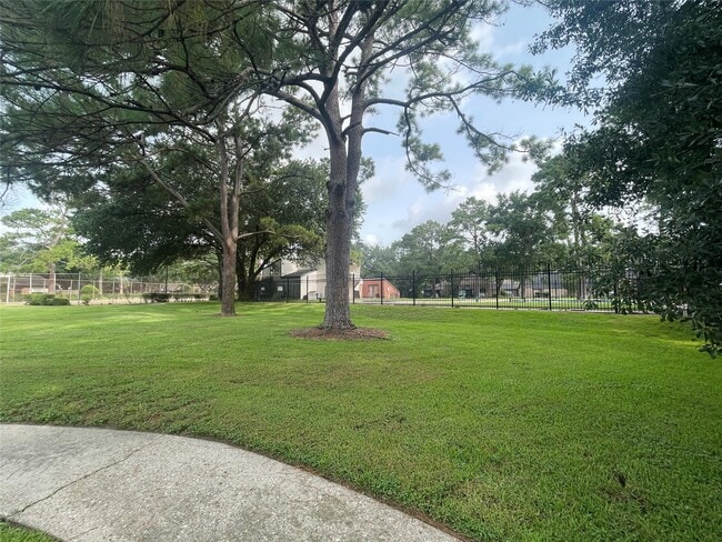 Building Photo - 12023 Greenwood-Forest Dr