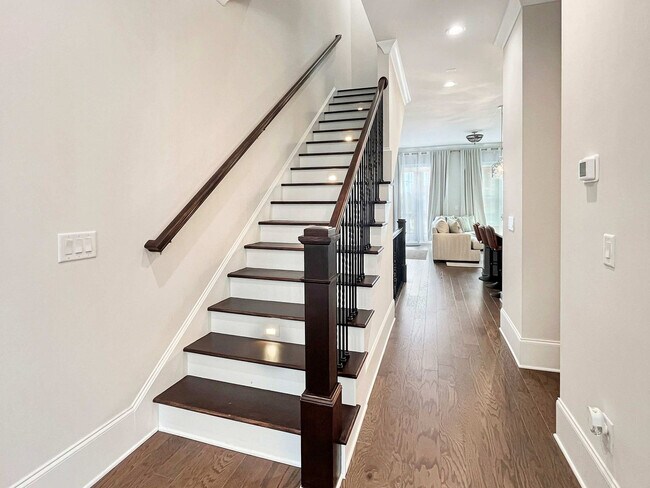 Building Photo - 401 Upper E Ave