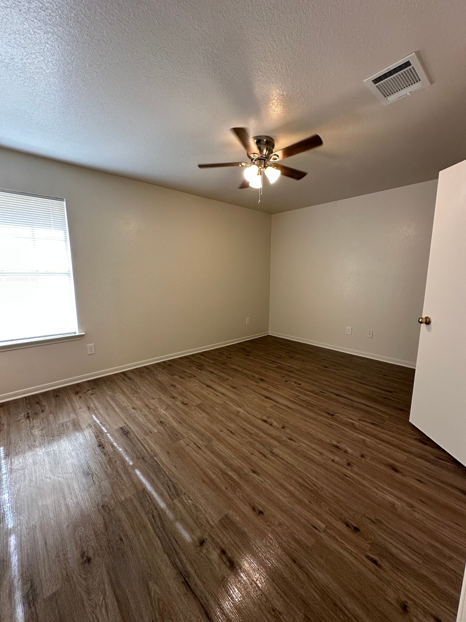 Building Photo - 401 Topeka Ct