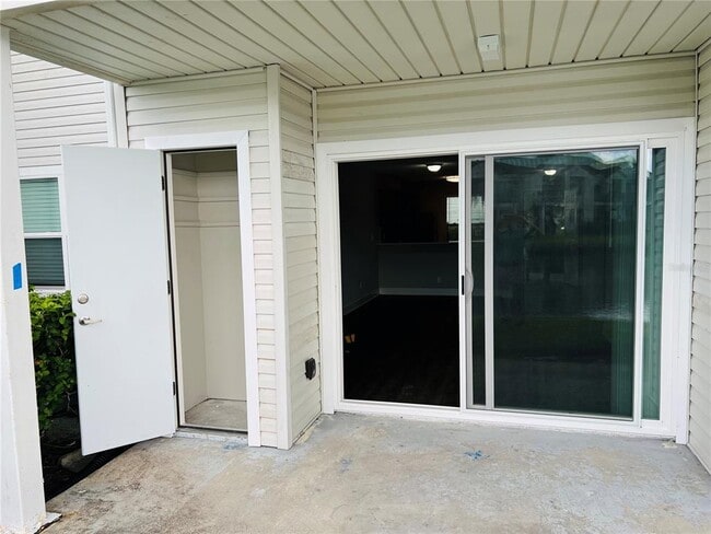 Building Photo - 2556 Woodgate Blvd