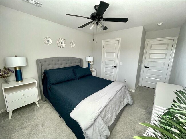 Building Photo - 2014 W Chandler Ave