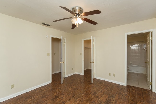 Building Photo - 1083 Rockbrook Ct