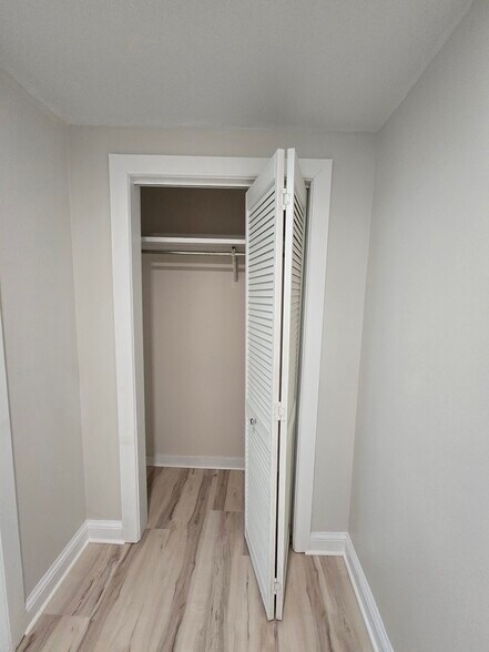 Building Photo - 271 Hudson Ave