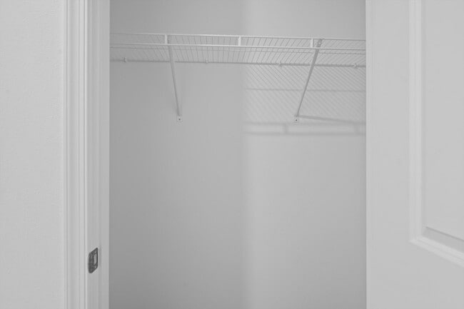 Building Photo - 7638 SW Lucy Ln