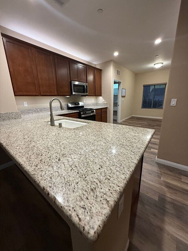 Building Photo - Modern 3-Bedroom Home in Southwest Bakersf...