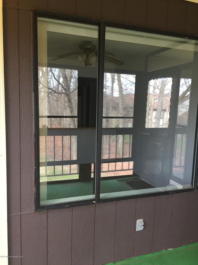 Building Photo - 136 Amberly Dr