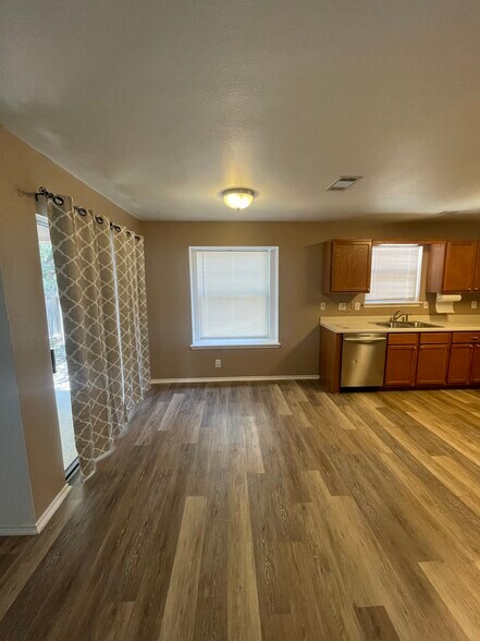 Building Photo - 10324 Bobcat Blf