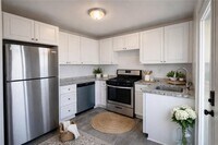 Building Photo - 1488 E Forrest Ave