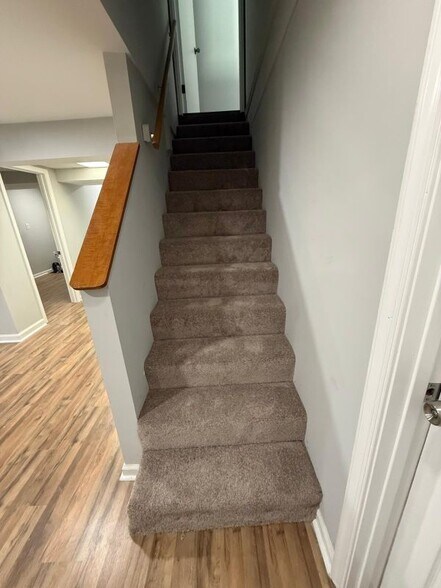 Building Photo - 1112 Chaplin St SE