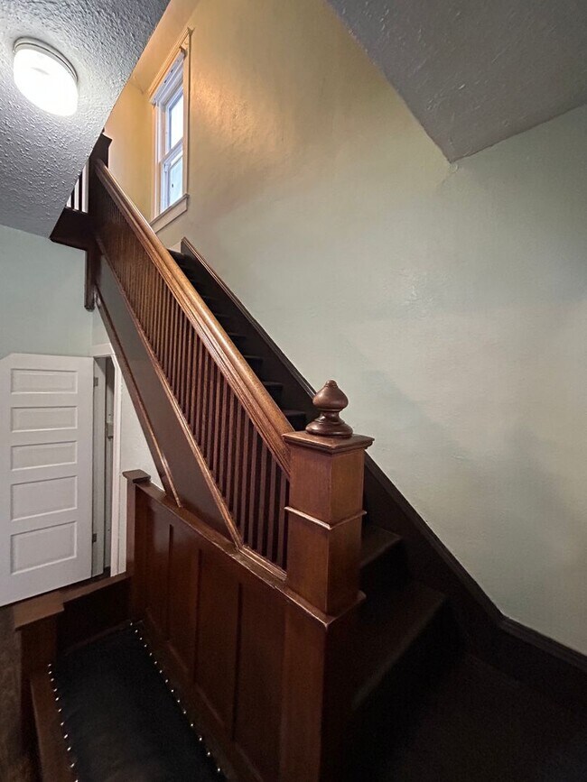 Building Photo - 4 Bedroom Home on Kalispell’s East Side – Spacious Yard & Double Garage