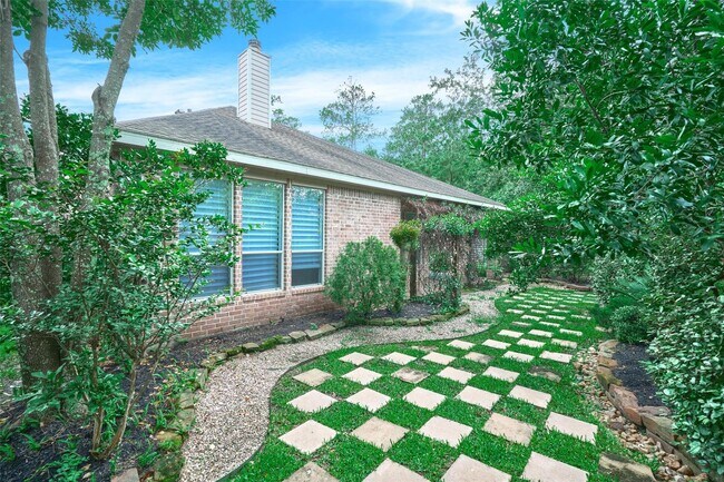Building Photo - 18 Jester Oaks Pl