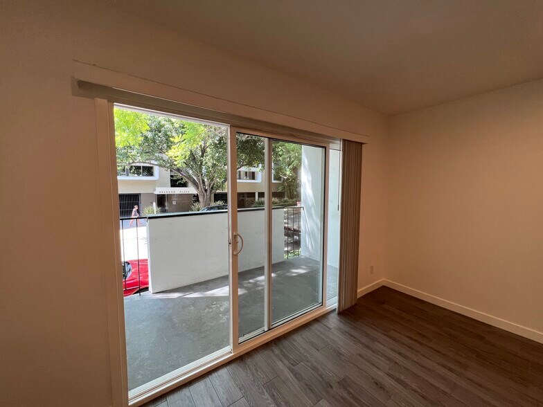 Large, beautiful balcony - 1330 N Sweetzer Ave