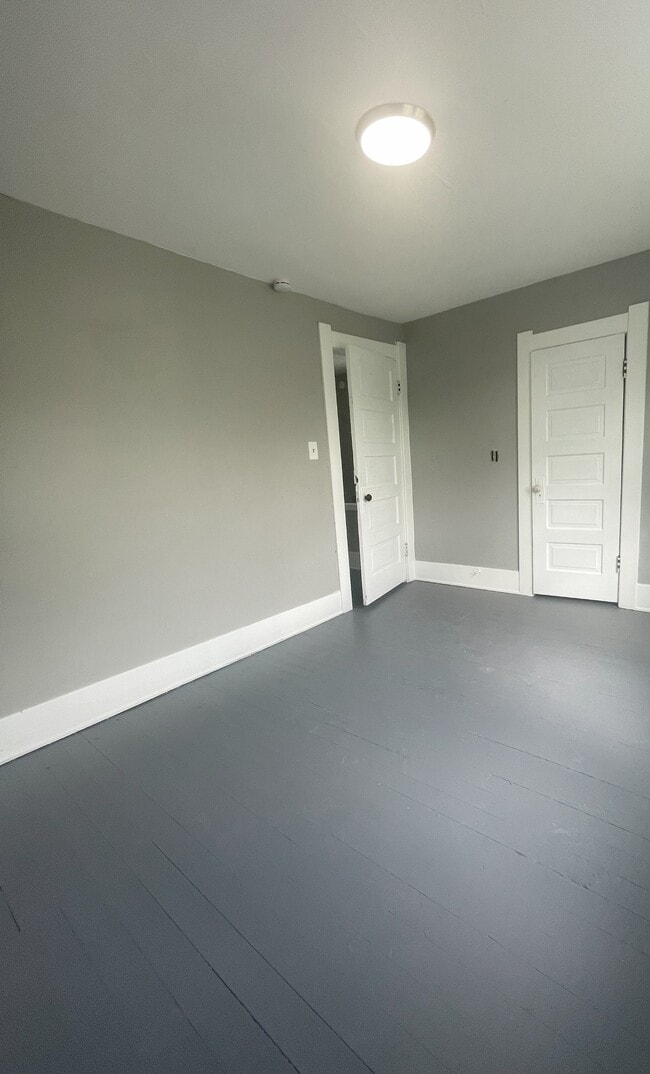 Building Photo - 554 Lucas St