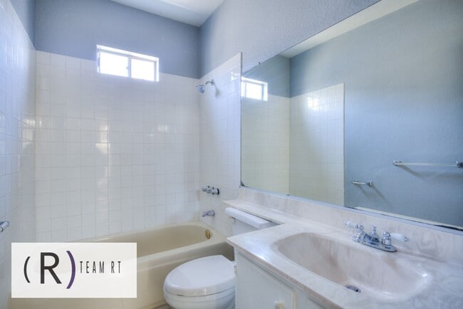 Building Photo - A Spacious Condo with a Quiet Community