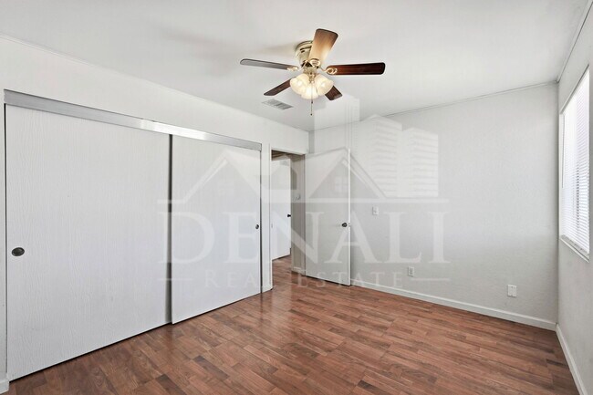 Building Photo - 808 S Langley Ave