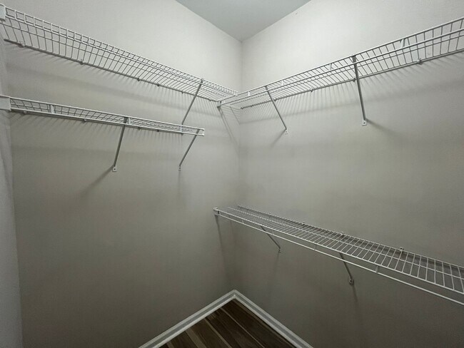 Building Photo - Spacious 2 Bed, 2 Bath Condo with Communit...