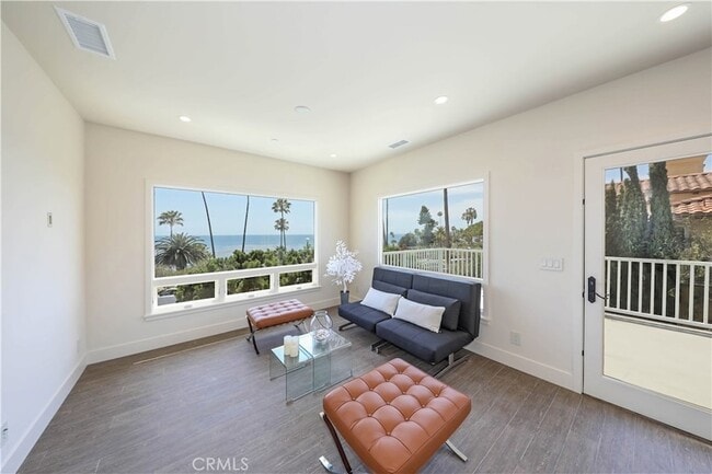 Building Photo - 376 Cliff Dr