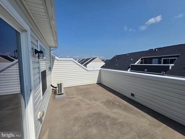 Building Photo - 2558 Hopton Ln