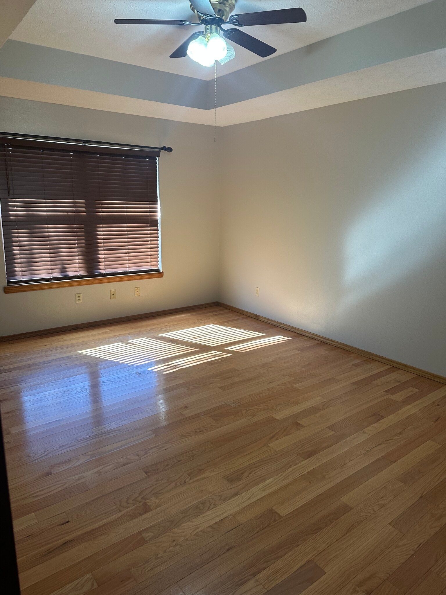 Building Photo - 1256 W Bluegrass Rd