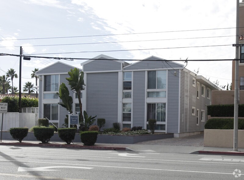 Primary Photo - Ocean Crest Newport