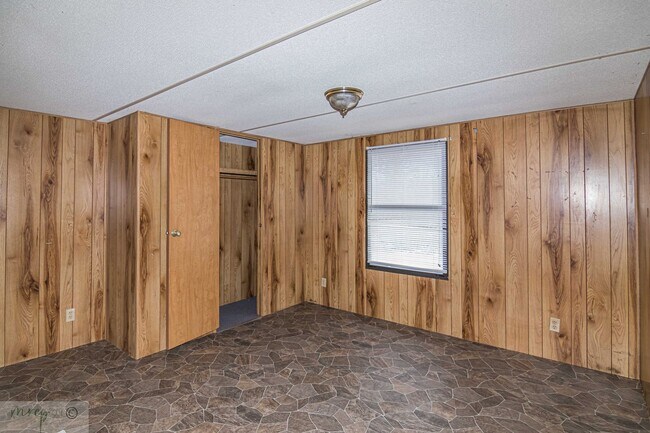 Building Photo - 111 Clover Ridge Dr