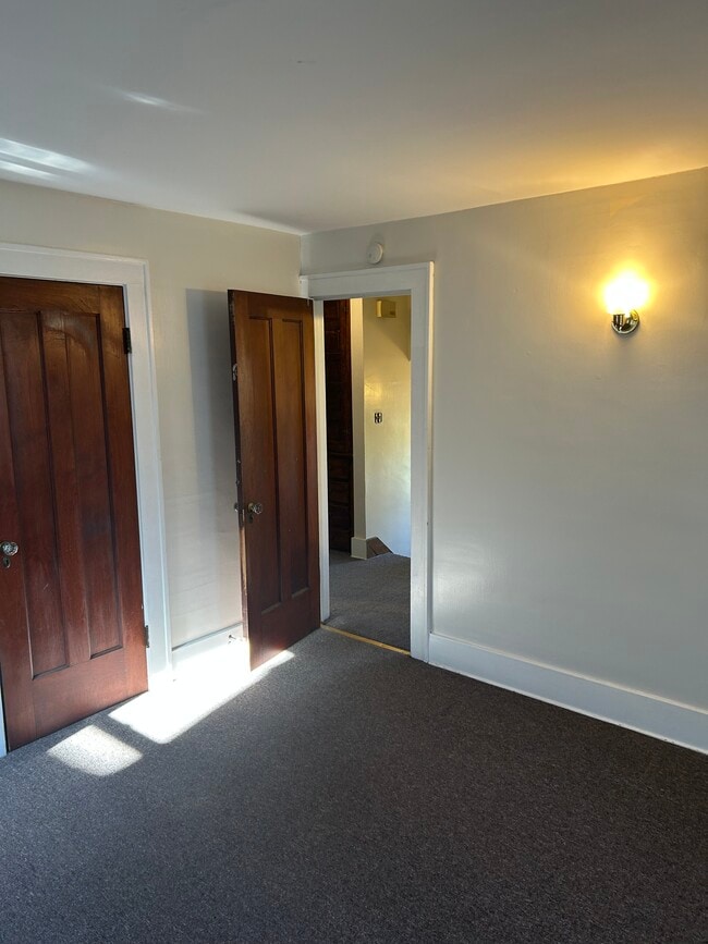 Building Photo - 1129 Brown Ave