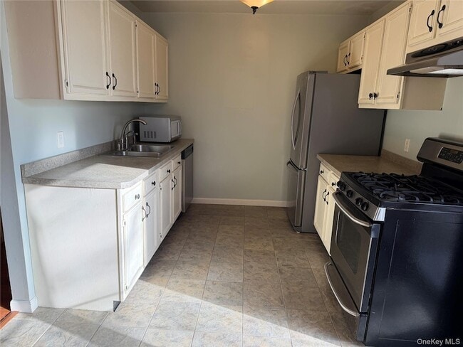 Building Photo - 276 Temple Hill Rd