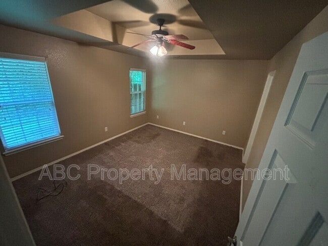 Building Photo - 2810 Wildwood Dr