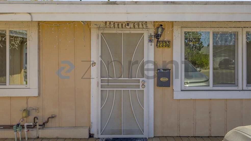Building Photo - Unit