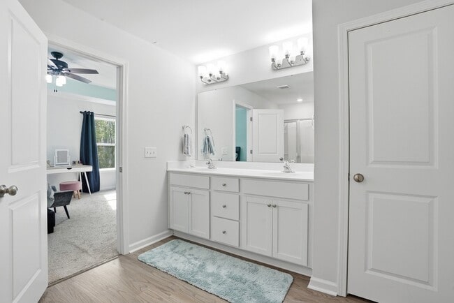 Building Photo - 17 Crown Ct