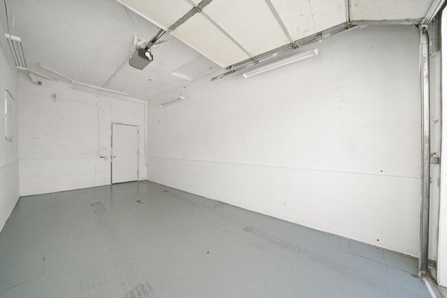 Building Photo - 1412 Balmoral Ave