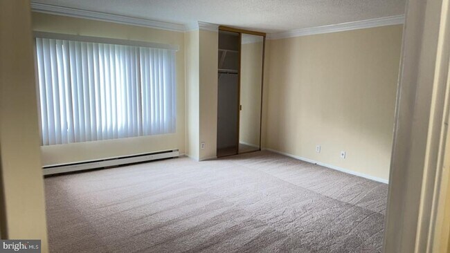 Building Photo - 203 Yoakum Pkwy
