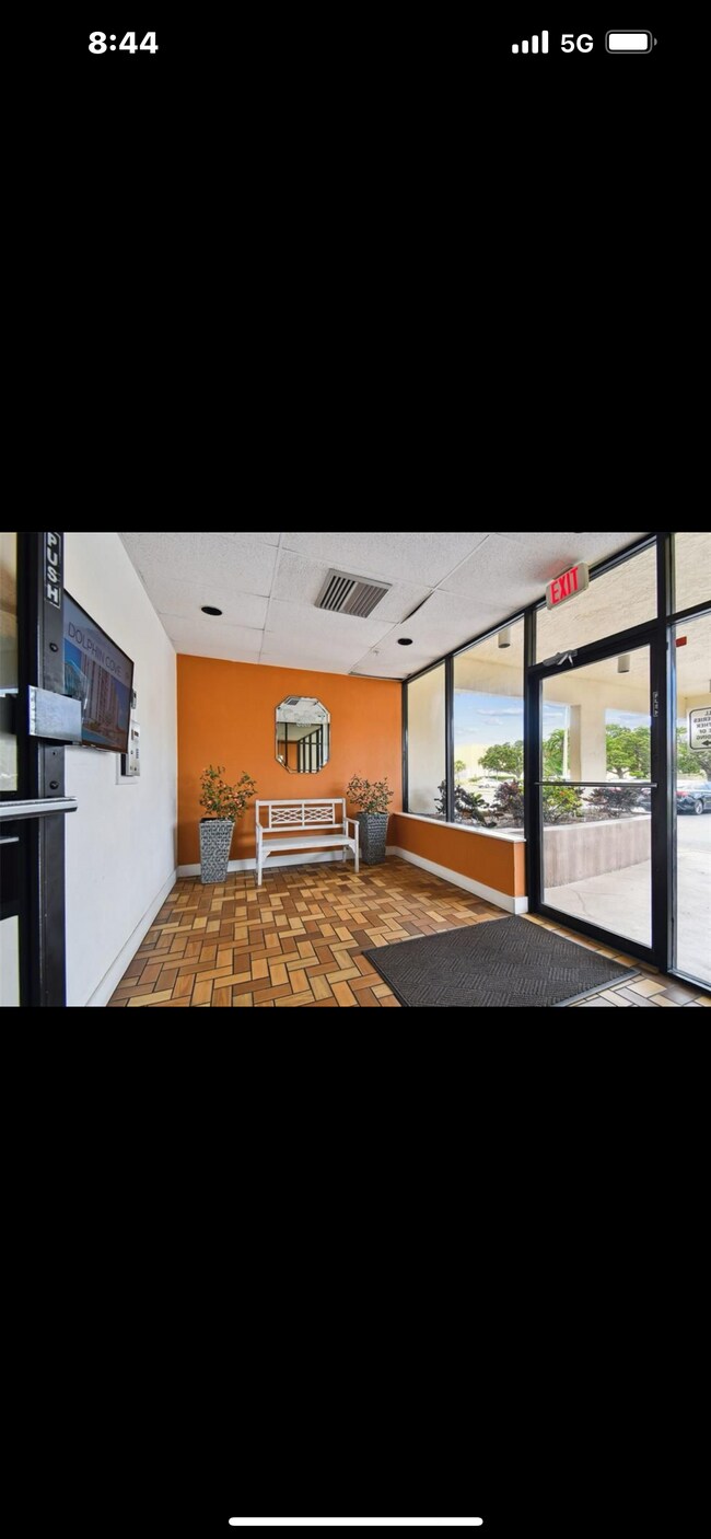 Building Photo - 255 Dolphin Point