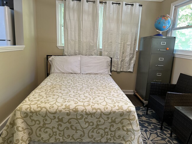 Building Photo - 113 Manor Row