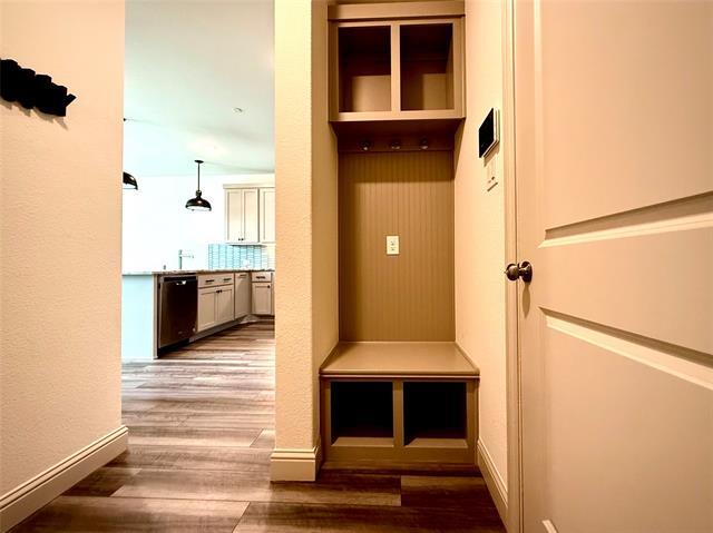 Building Photo - 3672 Wellesley Ave