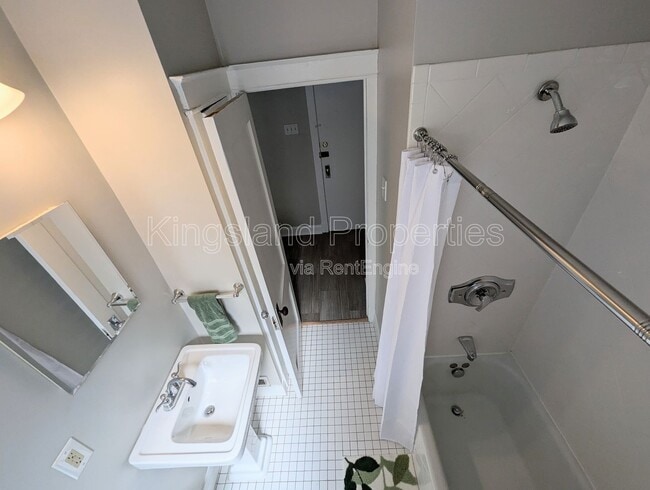 Building Photo - 5707 Dewey Ave