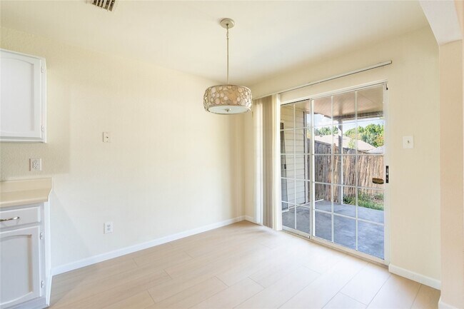 Building Photo - 1417 Quail Crest Dr