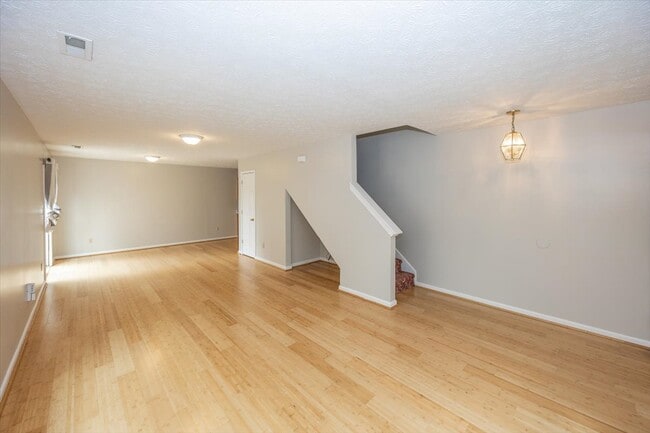 Building Photo - 637 Cembra Dr