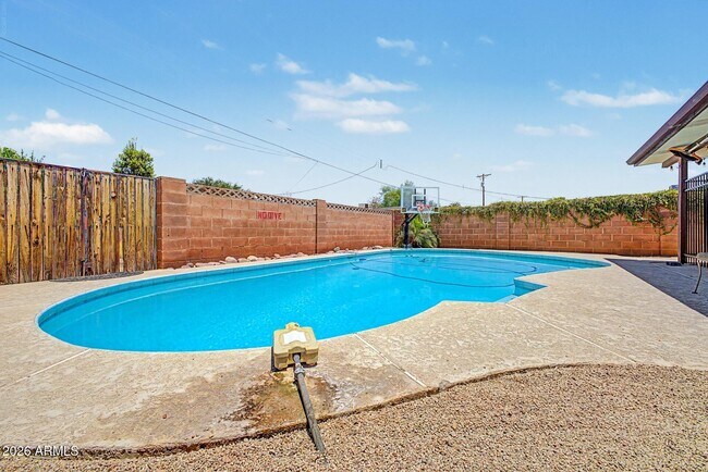 Building Photo - 408 E La Jolla Dr
