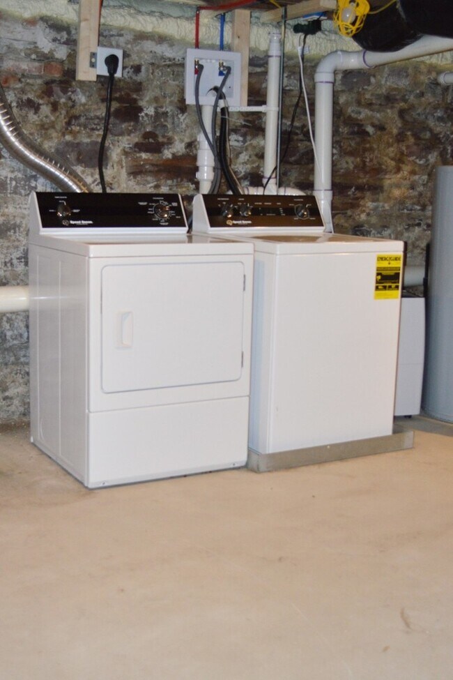 Building Photo - 214 North Ave