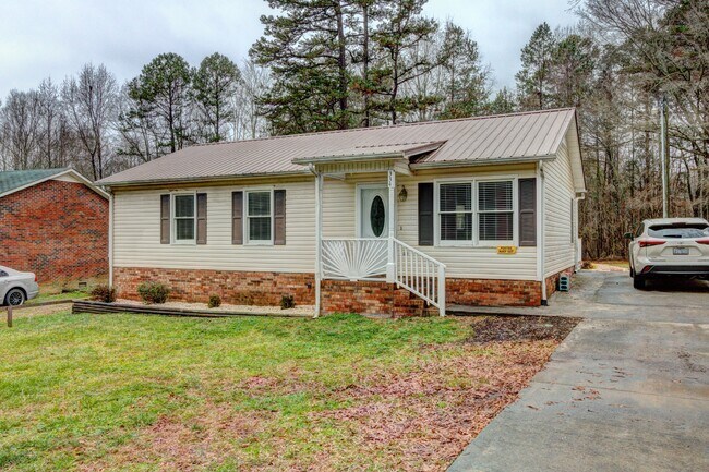 Building Photo - 334 Pine Ave